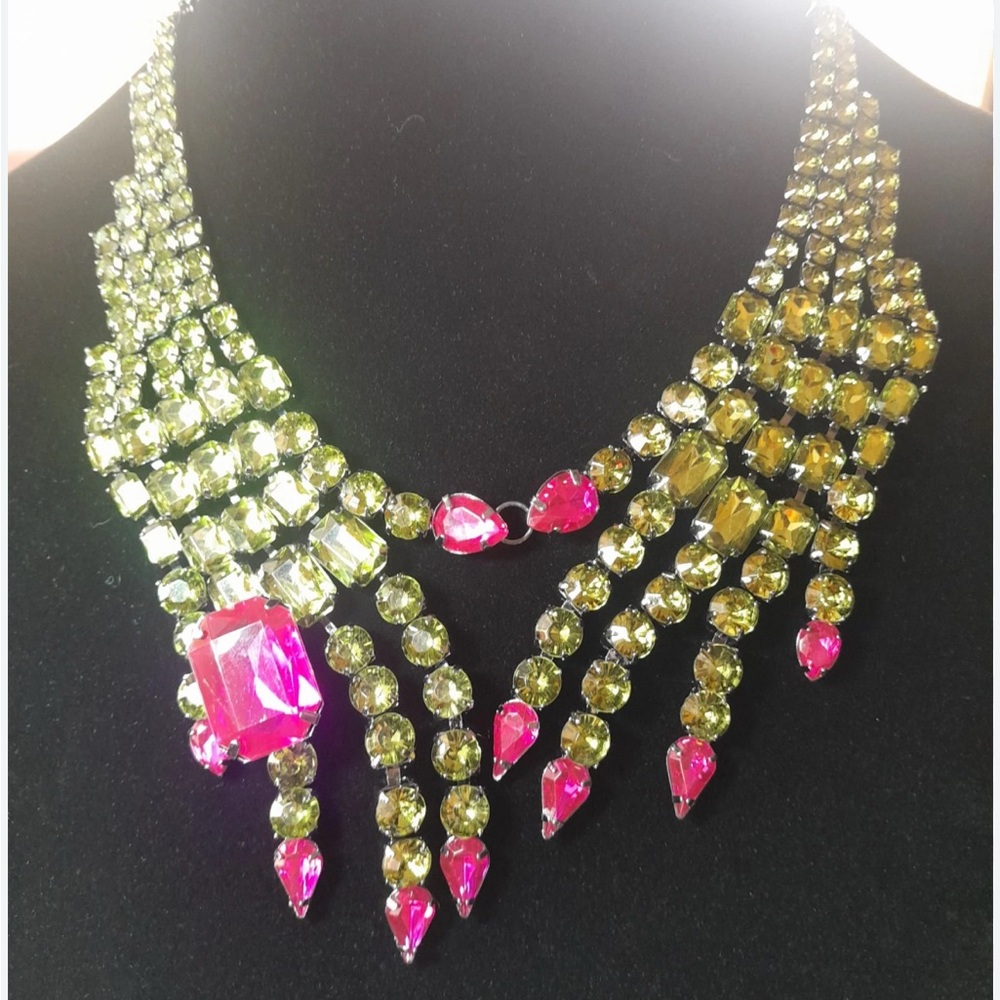 NWT ⚜️💖⚜️ BETSEY JOHNSON RICH WITCH BIB NECKLACE IN GREEN - Picture 10 of 10